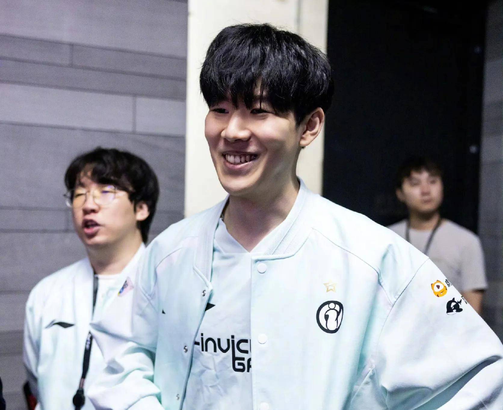 对法拉利及 对法拉利及