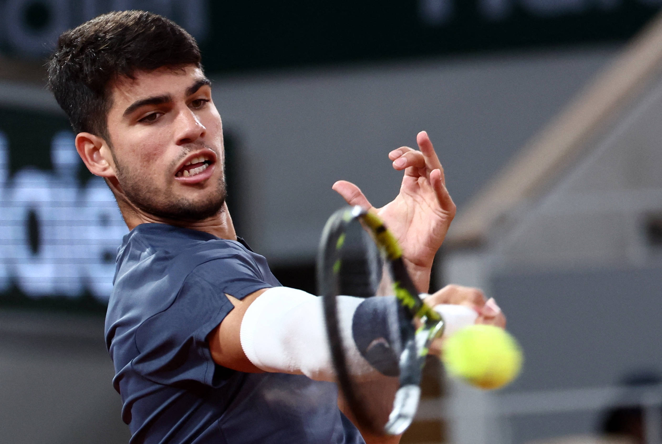 仅彰显了他 仅彰显了他